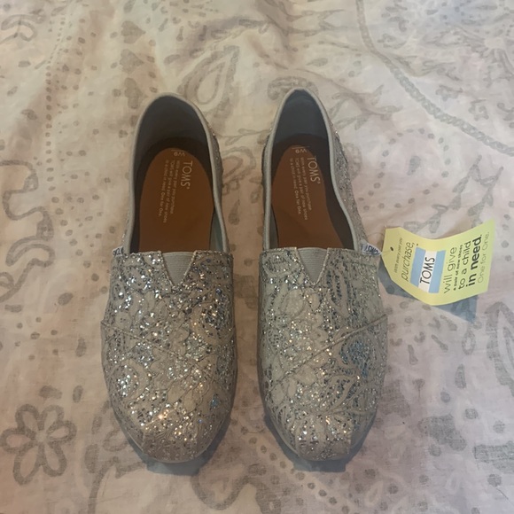 New Toms Classic Silver Lace Glitz Floral Glitter Slip On Sz 9 - Picture 3 of 7